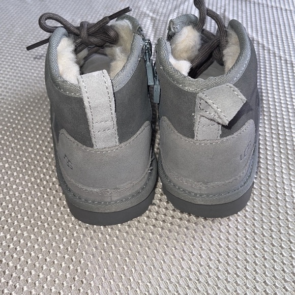 UGG unisex Water Resistant
Chukka Boot - Picture 5 of 7